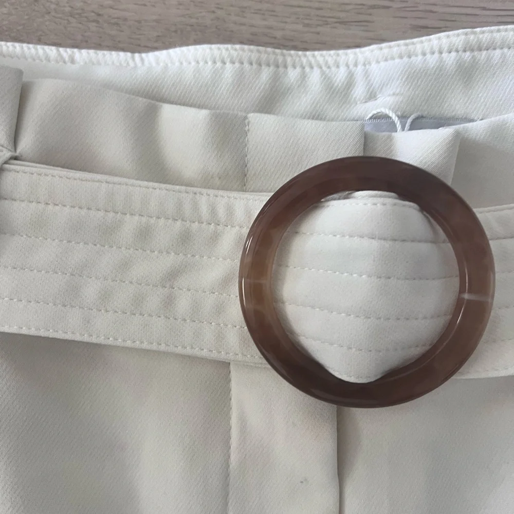 Elegant White Women's Shorts with Belt - Picture 7 of 12